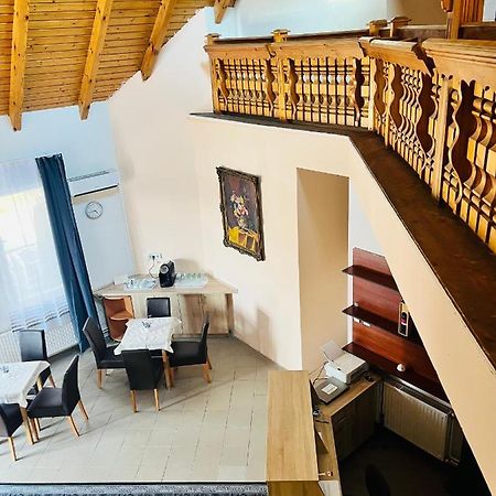 Gabor Panzio Aparthotel Gyál Buitenkant foto