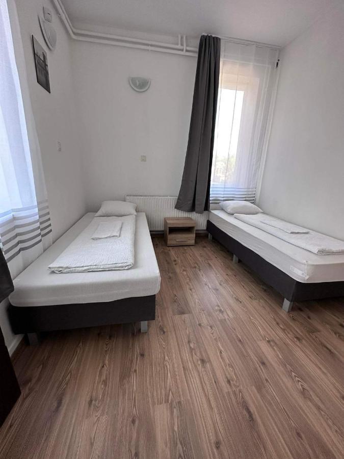 Gabor Panzio Aparthotel Gyál Buitenkant foto