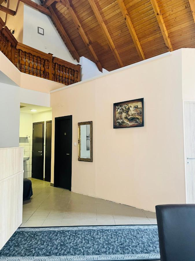 Gabor Panzio Aparthotel Gyál Buitenkant foto