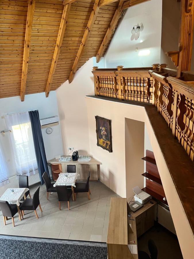 Gabor Panzio Aparthotel Gyál Buitenkant foto