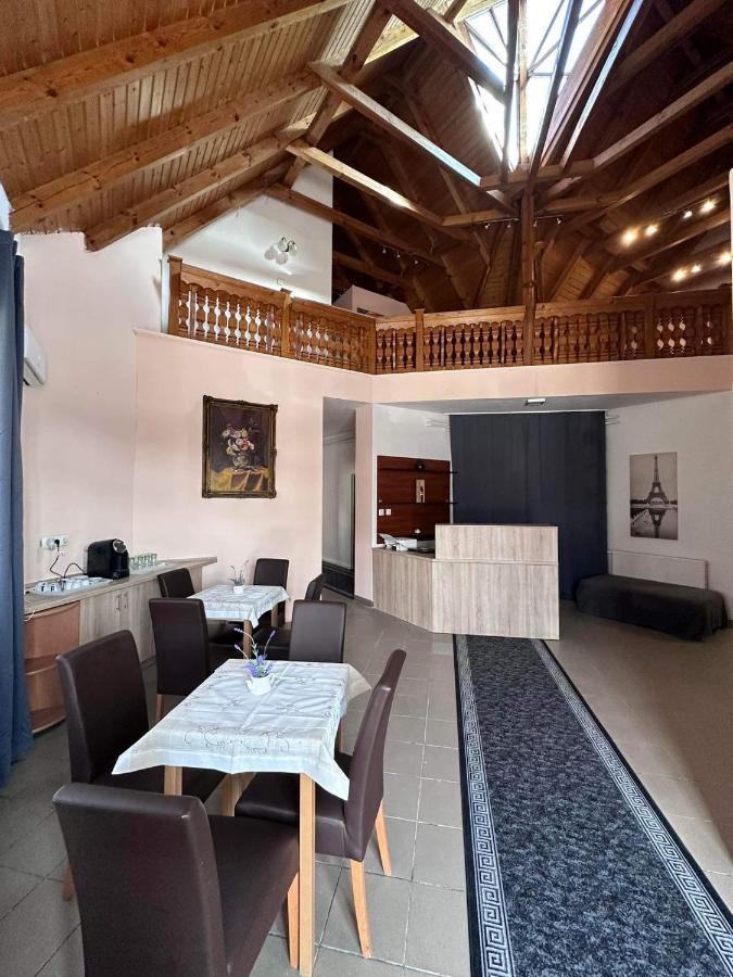 Gabor Panzio Aparthotel Gyál Buitenkant foto