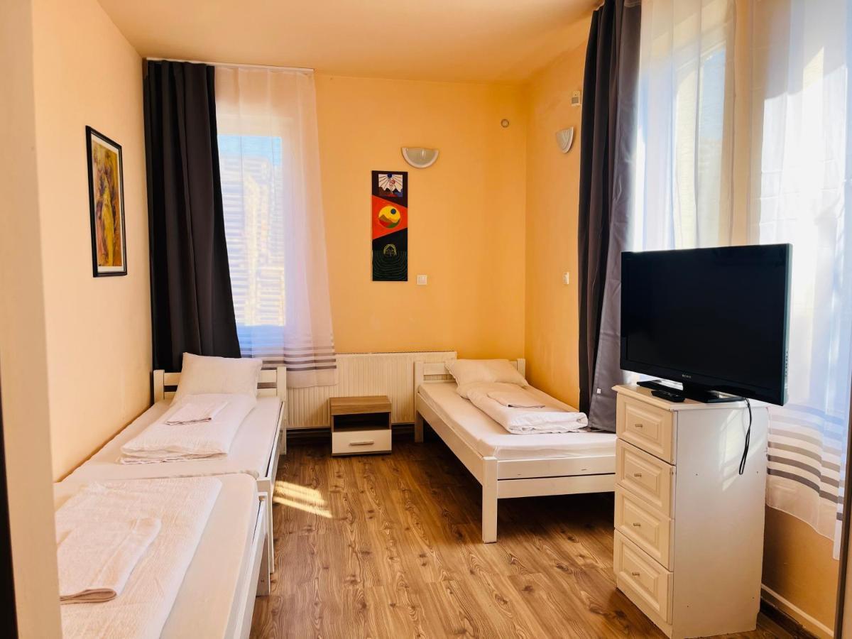 Gabor Panzio Aparthotel Gyál Buitenkant foto