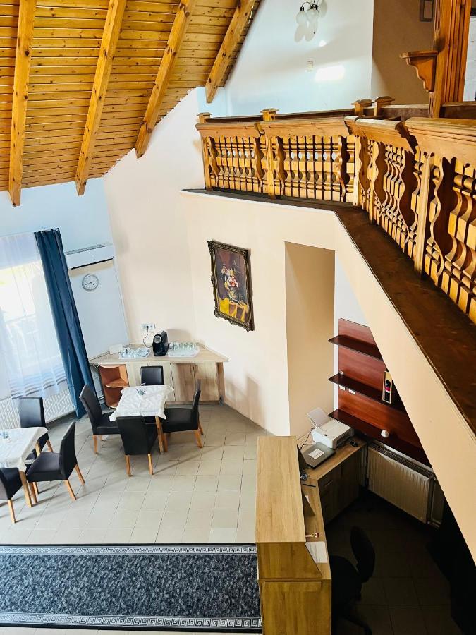 Gabor Panzio Aparthotel Gyál Buitenkant foto